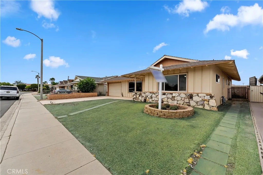 1560 1560 Amberwood, Hemet, California 92543 home-pic-3